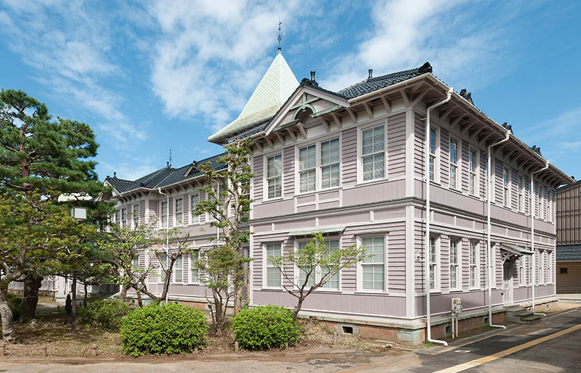 旧石川県第二中学校本館（きゅういしかわけんだいにちゅうがっこうほんかん）〔金沢くらしの博物館〕